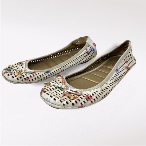 ME TOO | White Floral Ballet Flats - Picture 3 of 7